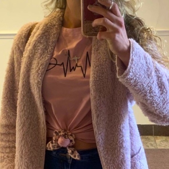 NEW! 100% Cotton Blush Pink Printed Heart EKG Short Sleeve T-Shirt - Picture 6 of 7